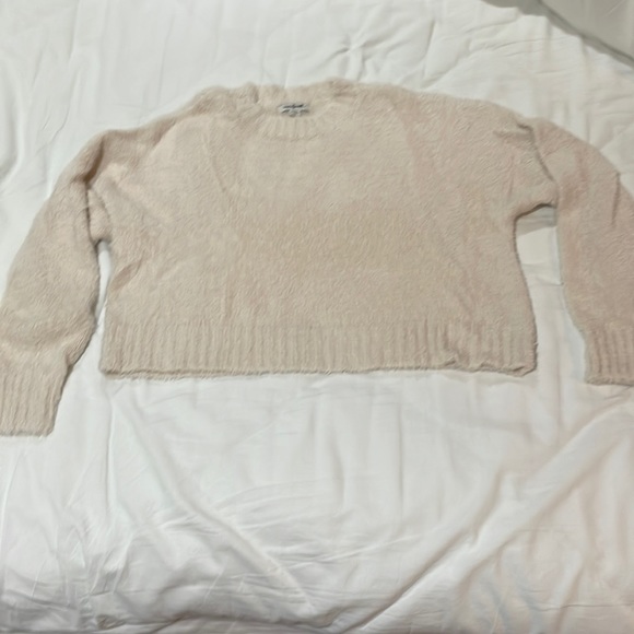 American Eagle Soft and Cozy Light Pink/Cream Sweater in size small